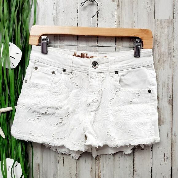 Dollhouse Denim Lace Distressed Shorts White Size 6 - Picture 1 of 6